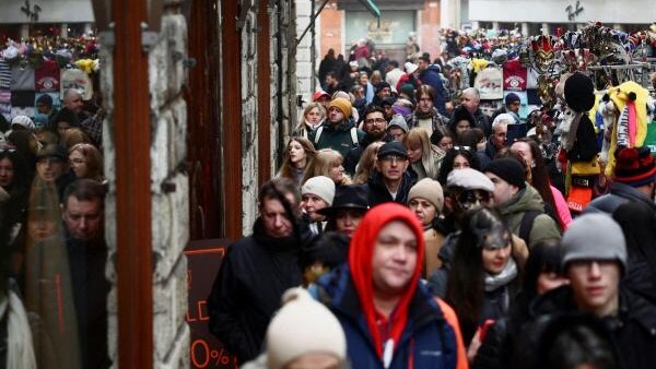 Overcrowded Venice introduces first payment charge for tourists
