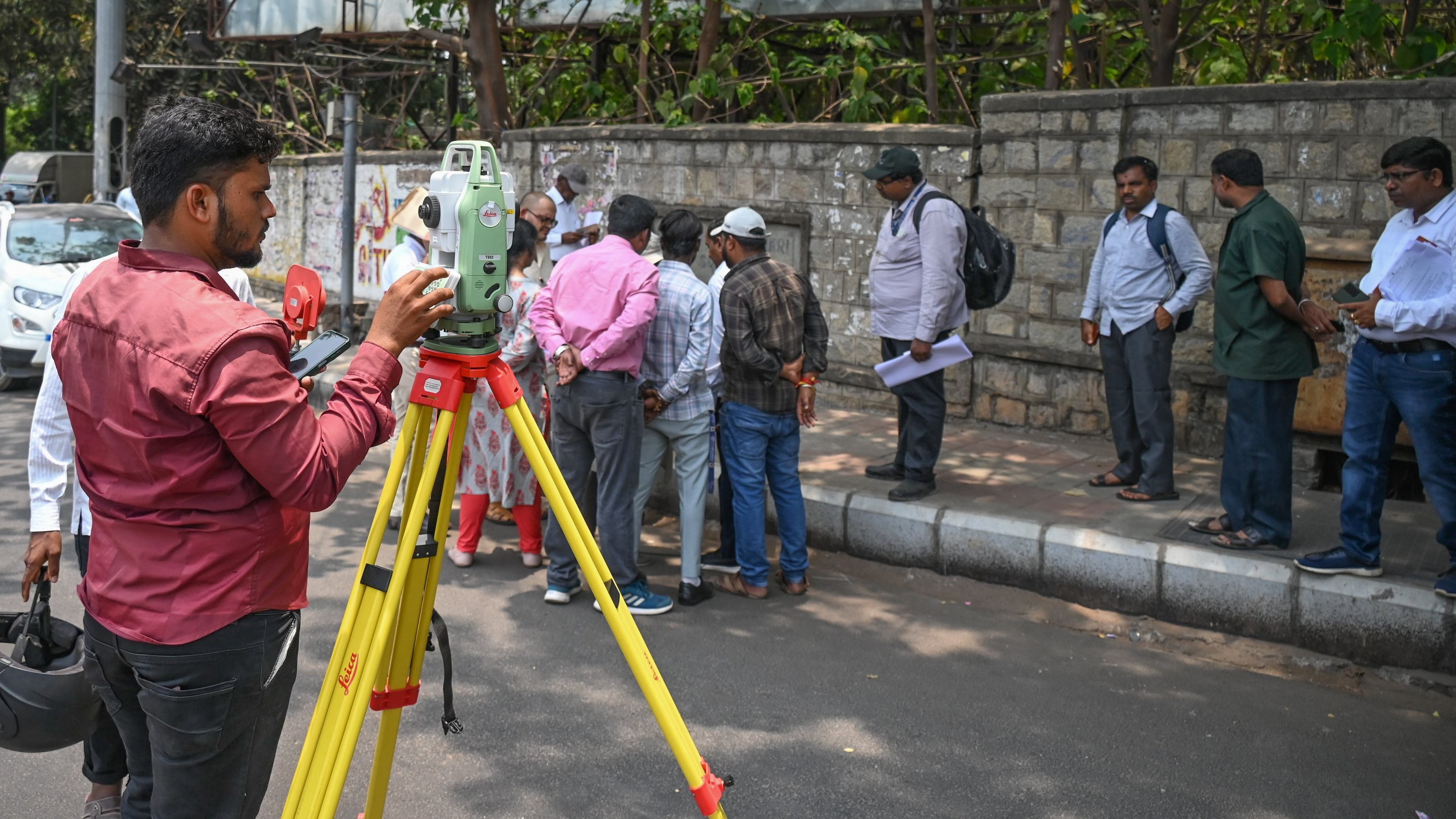 Road widening: BBMP surveys palace land to decide compensation  