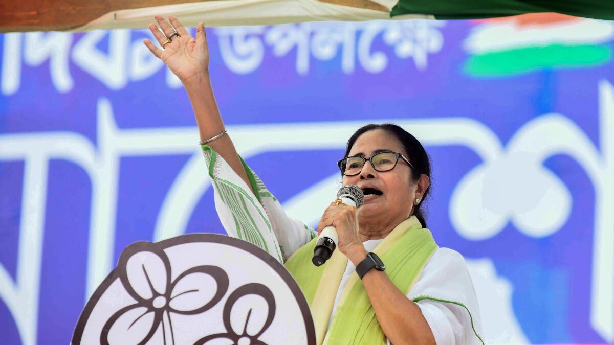 BJP files complaint against Mamata alleging poll code violation