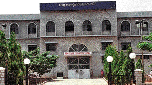 Cash, knives seized during prison raid
