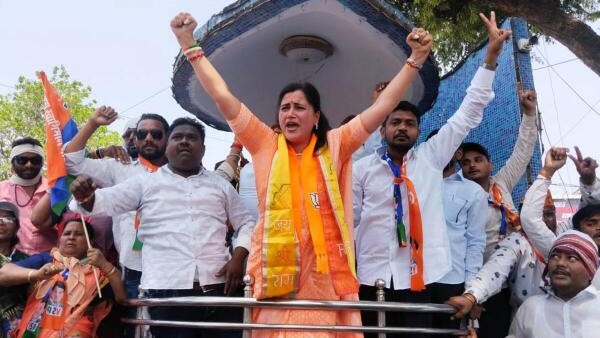 After controversial 'no Modi wave' viral video, Navneet Rana treads cautiously
