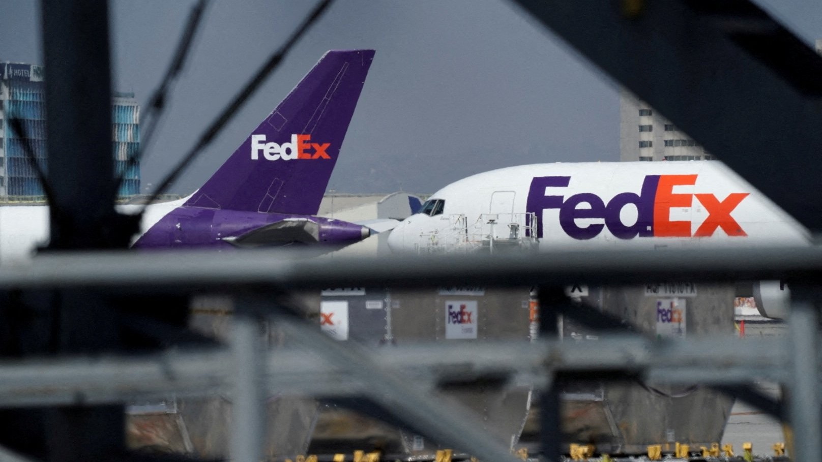 Boeing cargo plane lands in Istanbul without front wheels, no casualties