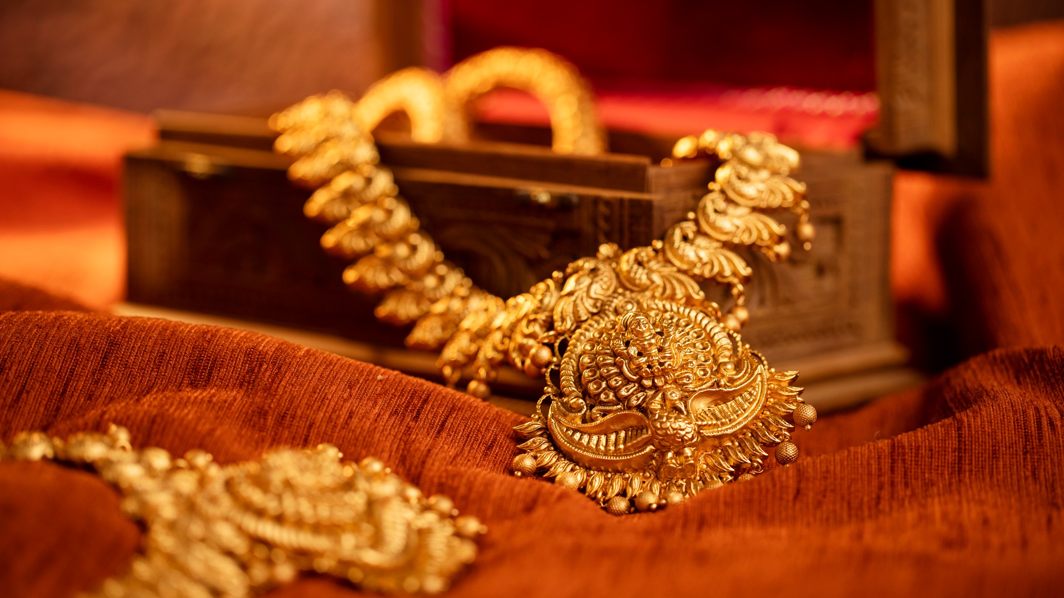 3 arrested for robbing gold worth Rs 7.87 lakh from a house in Kalmanja 