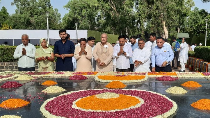 National spokesperson RLD party, Bhupender Chaudhary along with the party workers are seen offering their rich tributes to Chaudhary Charan Singh.