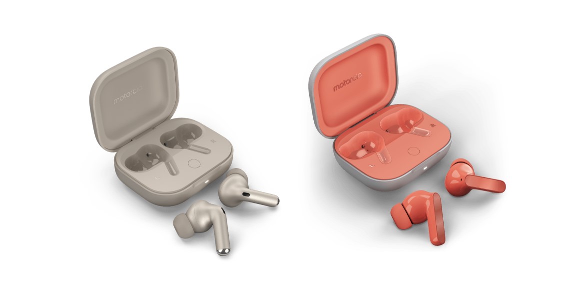 Motoroal Moto Buds+ in beach sand colour (left) and Moto Buds in coral peach colour (right).