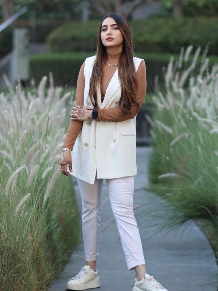 Based out in Mumbai and Dubai, Mehzabeen calls herself a makeup specialist and is an International Make-up Association (IMA) certified artist from London College of Make-up.
