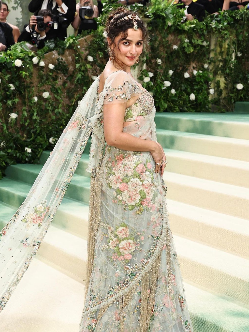 The epitome of grace and sophistication, Alia chose to adorn herself in a breathtaking Sabyasachi saree, paying homage to both her Indian roots and the event's theme.