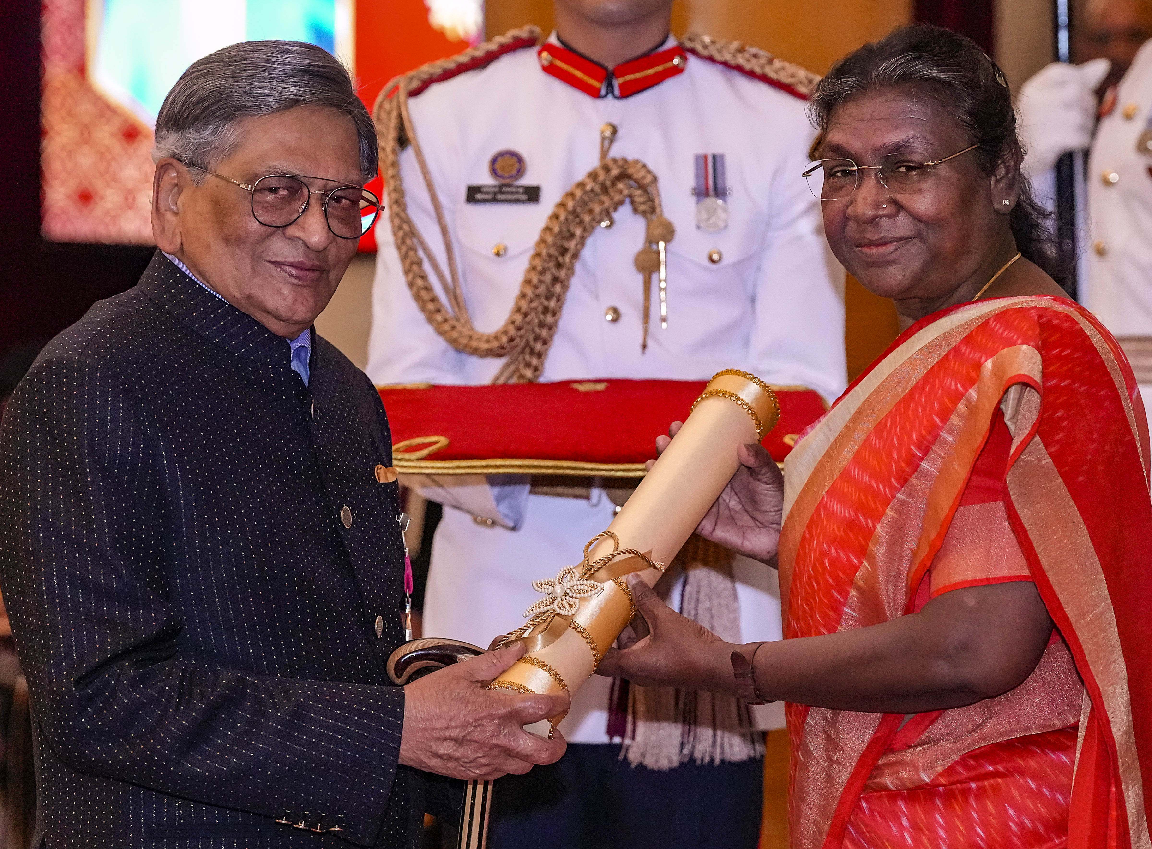 President Droupadi Murmu presents Padma Vibhushan to former union minister S.M. Krishna during Padma Awards 2023 ceremony at Rashtrapati Bhawan, in New Delhi, on March 22, 2023.