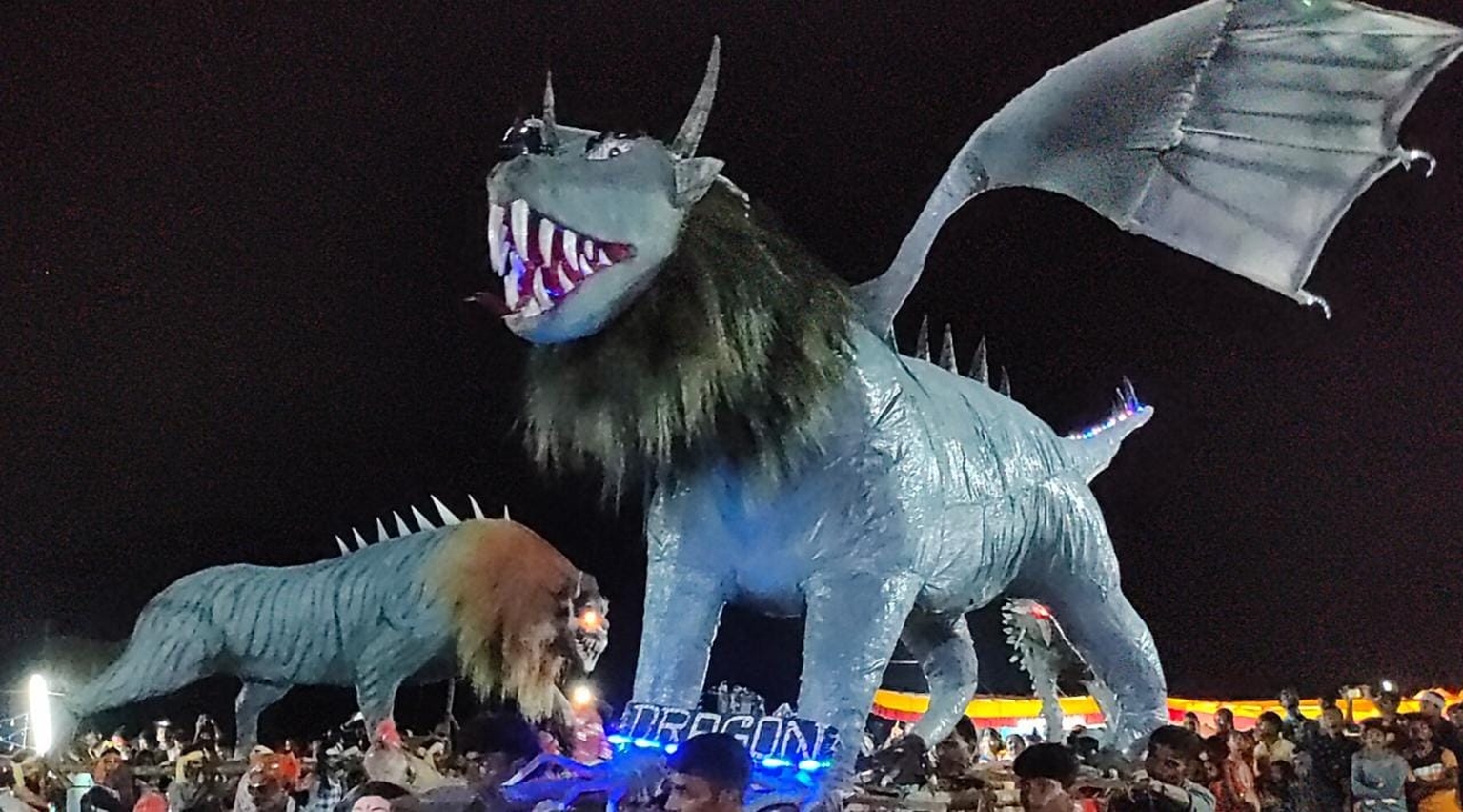ರೆಕ್ಕೆಯುಳ್ಳ ಡೈನೋಸಾರ್‌ನ ಪ್ರತಿಕೃತಿ