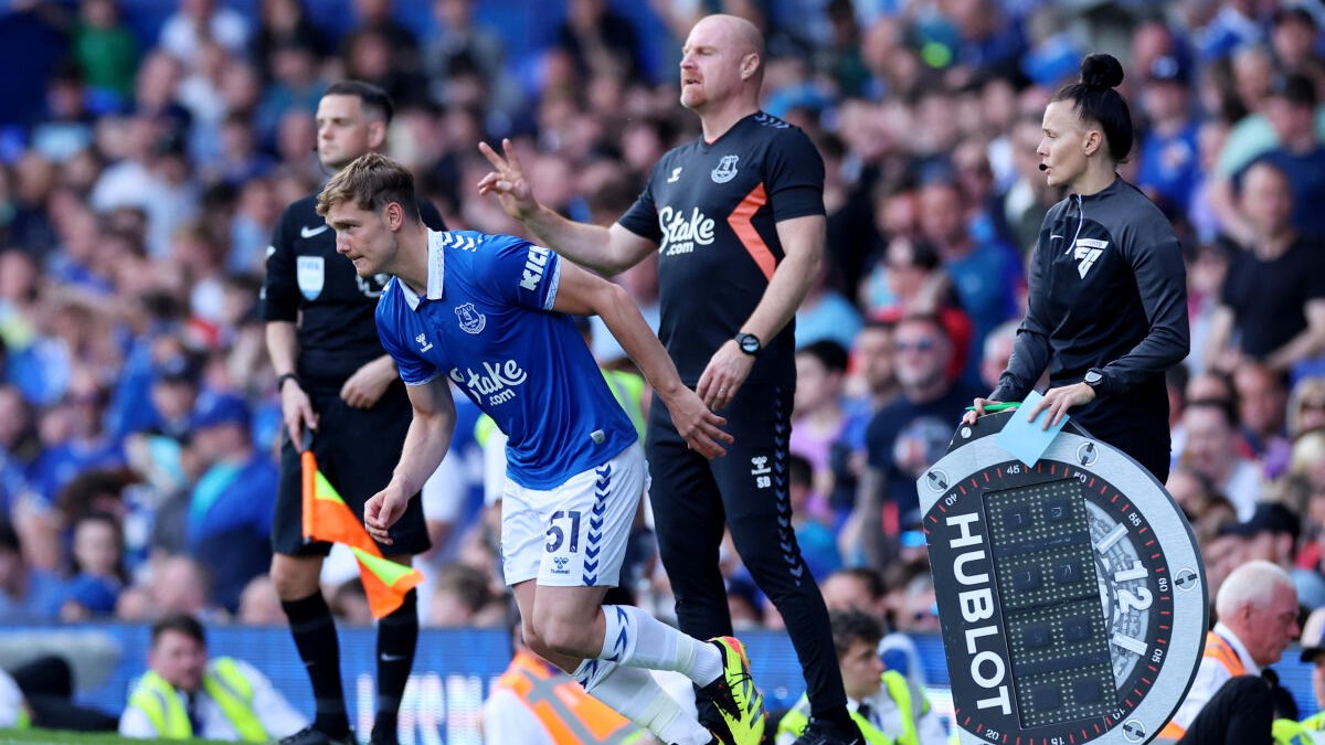 Everton's Lewis Warrington comes on as a substitute to replace Andre Gomes.