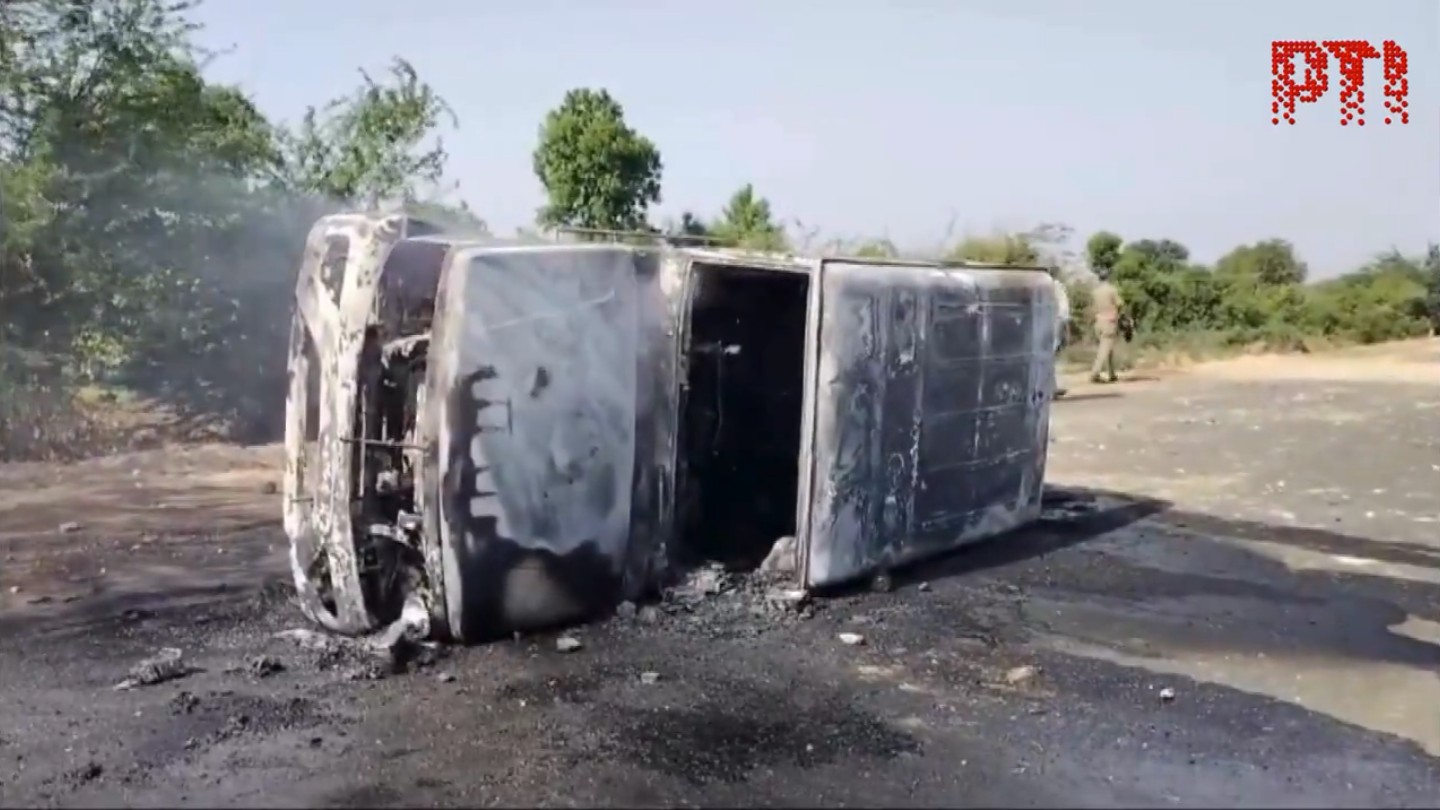 Watch | Mob sets Gujarat DSP's car ablaze over youth's death in accident