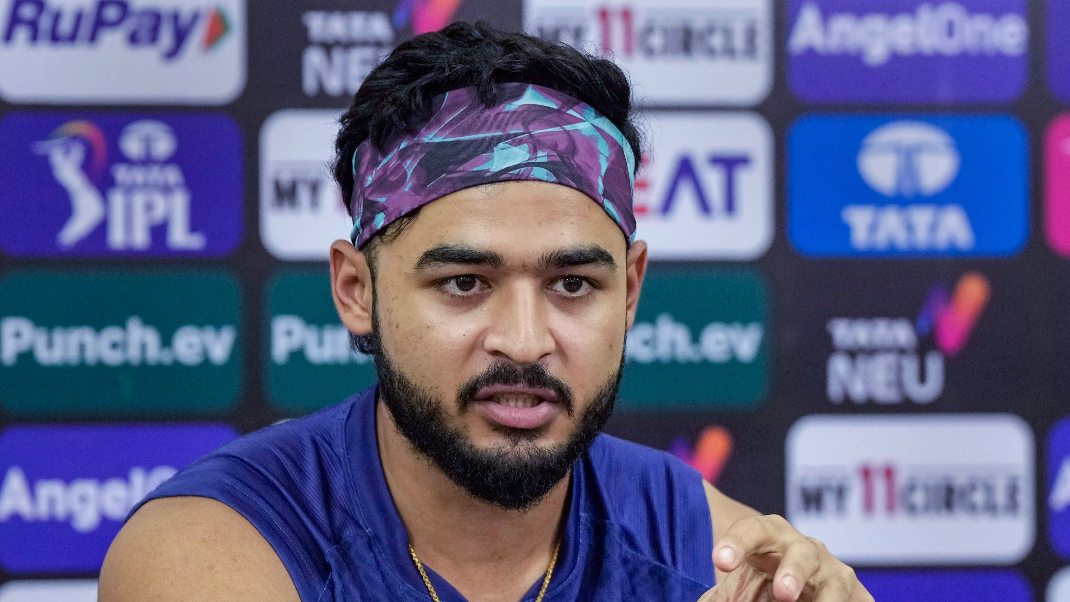 'Ananya Pandey hot', 'Sara Ali Khan hot': Rajasthan Royals' Riyan Parag's  'search history' goes viral 