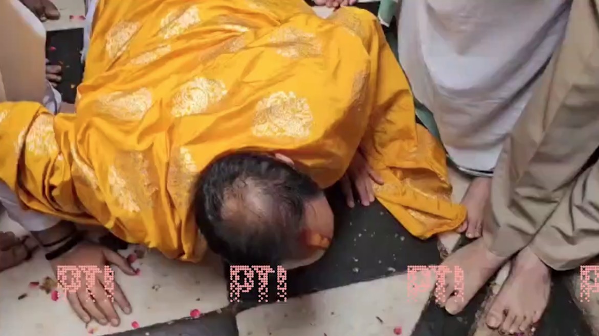 Pradeep Mishra prostrates in Barsana temple to atone for remarks on 'Radha Rani' after backlash