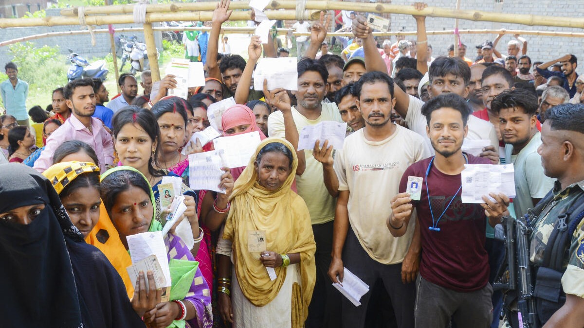 92-yr-old visually impaired man votes for first time in Jharkhand's Sahibganj