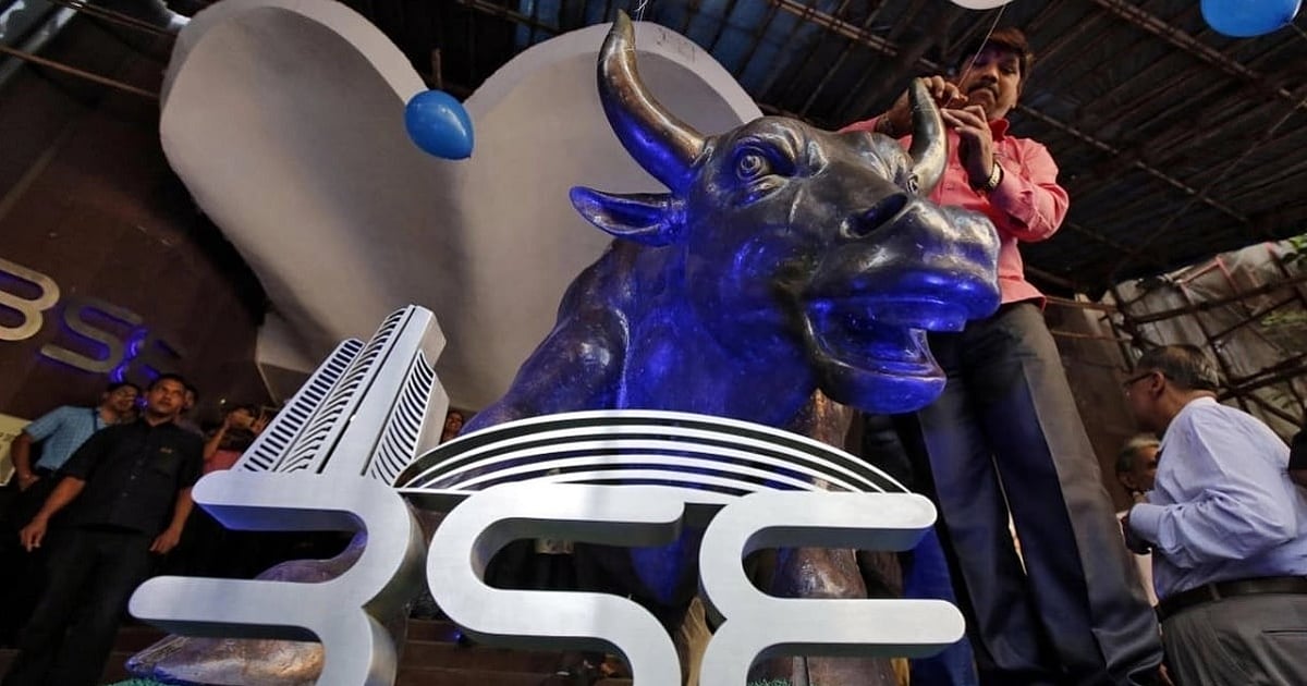Market Commentary thumbnail: Markets climb in early trade on buying in blue-chip bank stocks