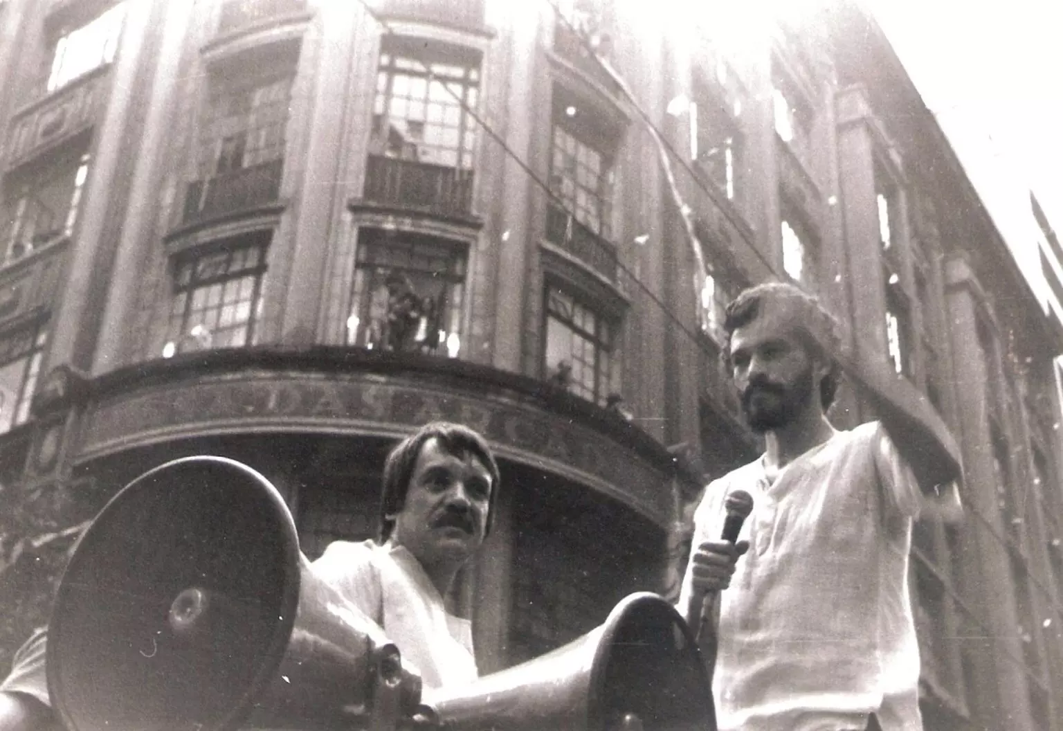 Sócrates (R) during the Diretas Já! campaign.