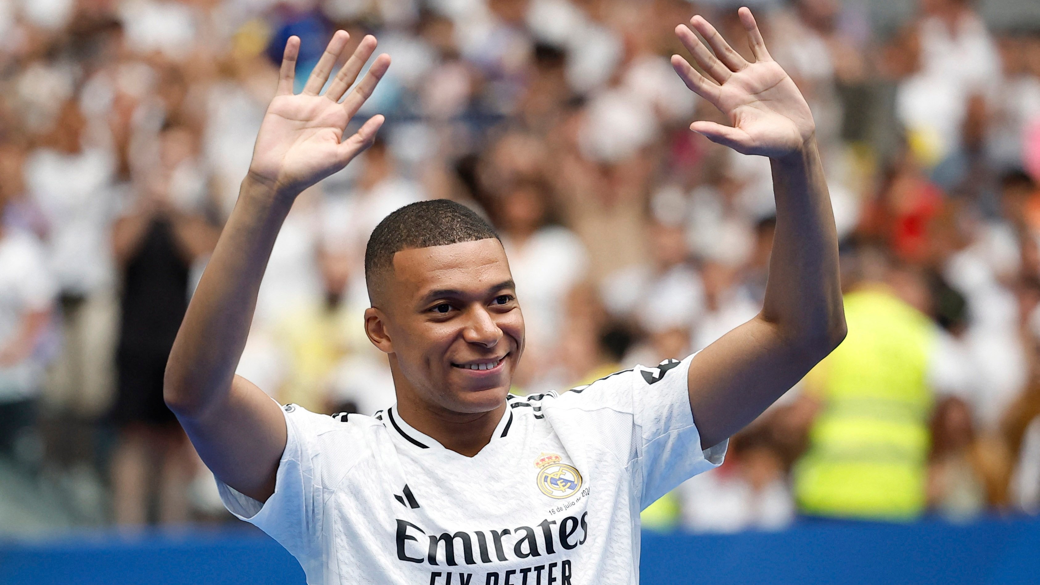 With an attendance of over 70,000 fans, the stadium was filled for Mbappe's first appearance.