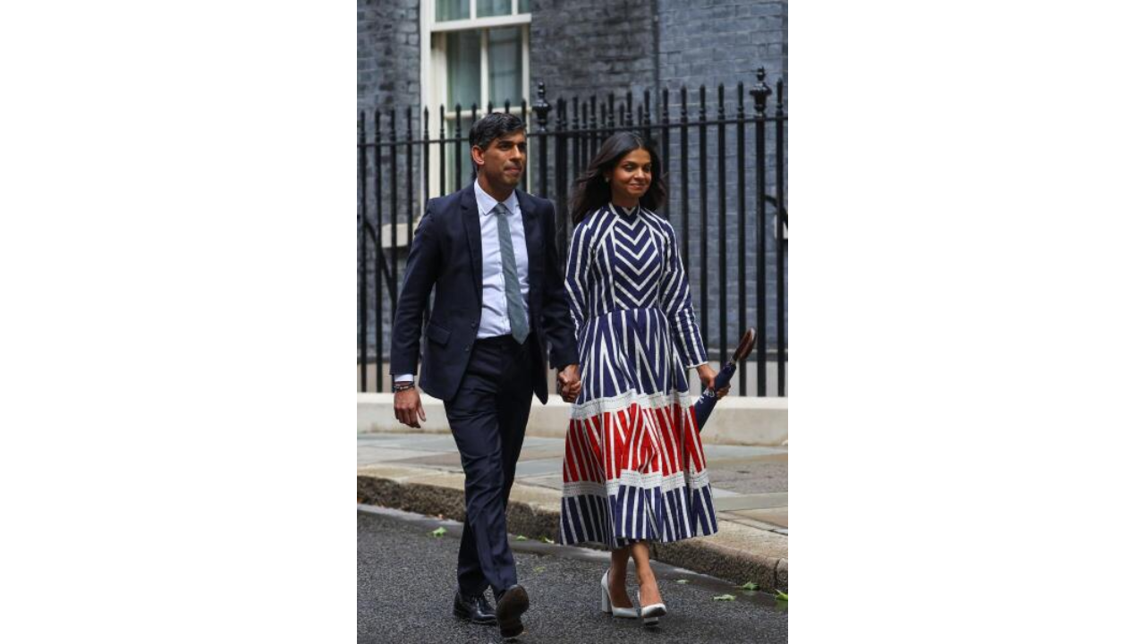 Akshata Murty's dress worth Rs 42,000 worn at Rishi Sunak's resignation speech becomes topic of discussion