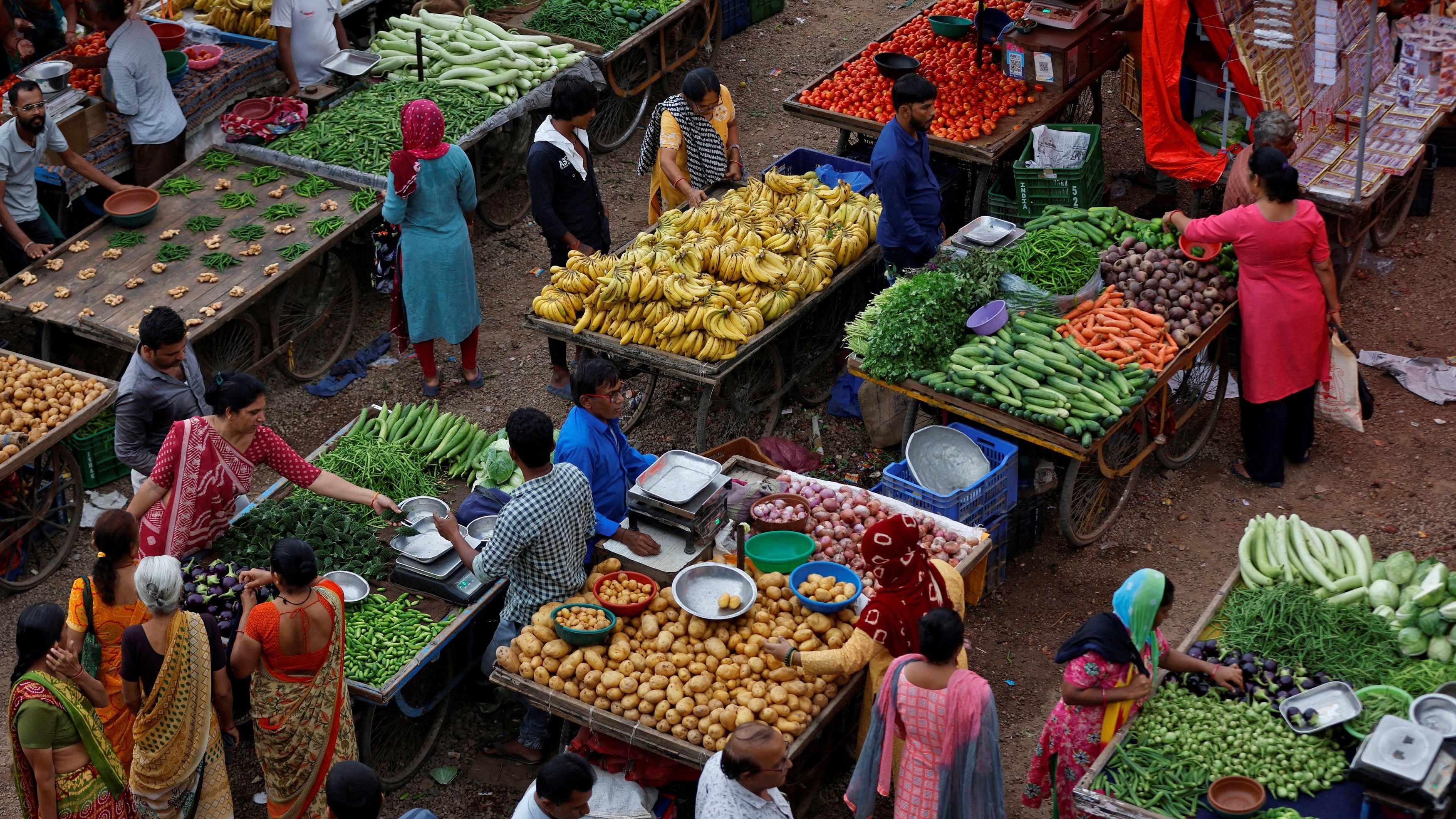 Low supply, high cost of greens sends kitchen budget in tailspin for Delhiites
