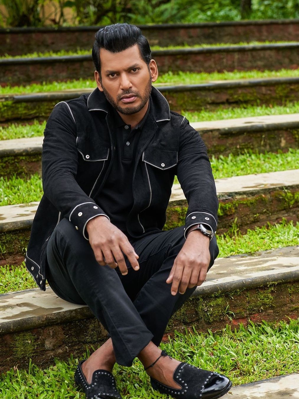 Kollywood actor Vishal, who is known for his performance in movies like Sandakozhi, Poojai and Thimiru, began his career in showbiz as an assistant director. He assisted director Gandhi Krishna before taking up acting as profession.