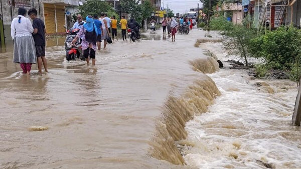 Heavy rains disrupt life in Maharashtra's Nagpur, Fadnavis personally monitoring situation