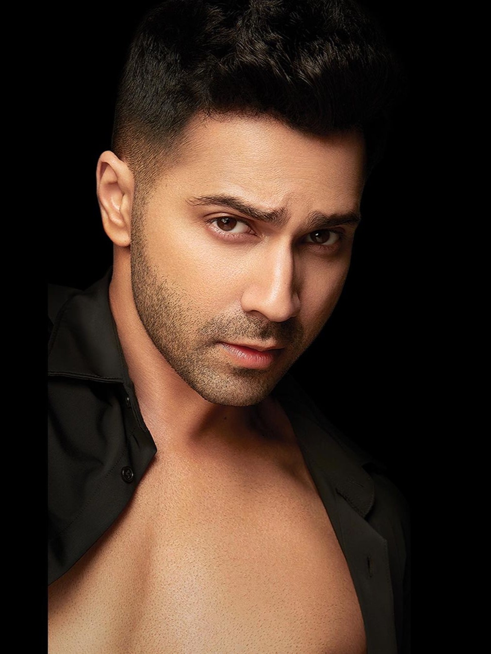 Before taking up acting, Varun Dhawan worked as an assistant director for Dharma Productions. He had assisted Karan Johar in SRK starrer My Name Is Khan.