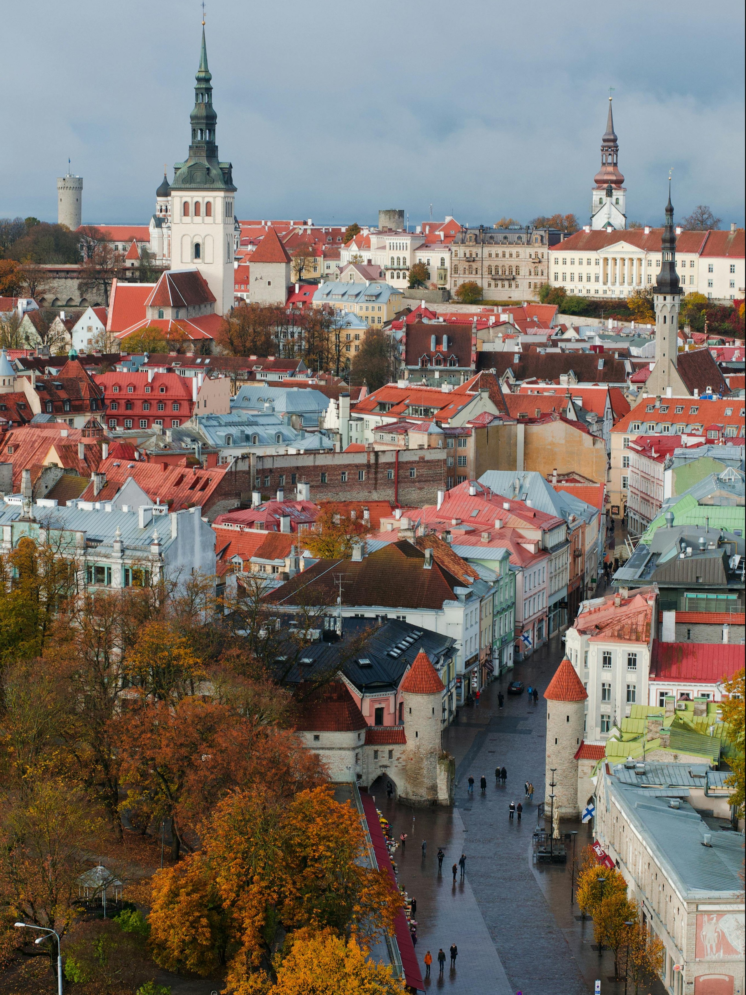 Estonia, country in northeastern Europe, tops the list with a 40% drop in greenhouse gas (GHG) emissions over the last decade.