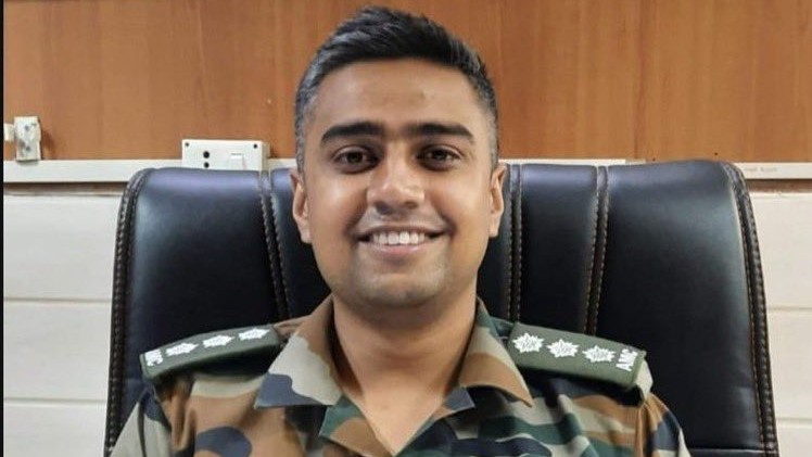 'Won't die ordinary death': Wife of  Captain Anshuman Singh recalls his words