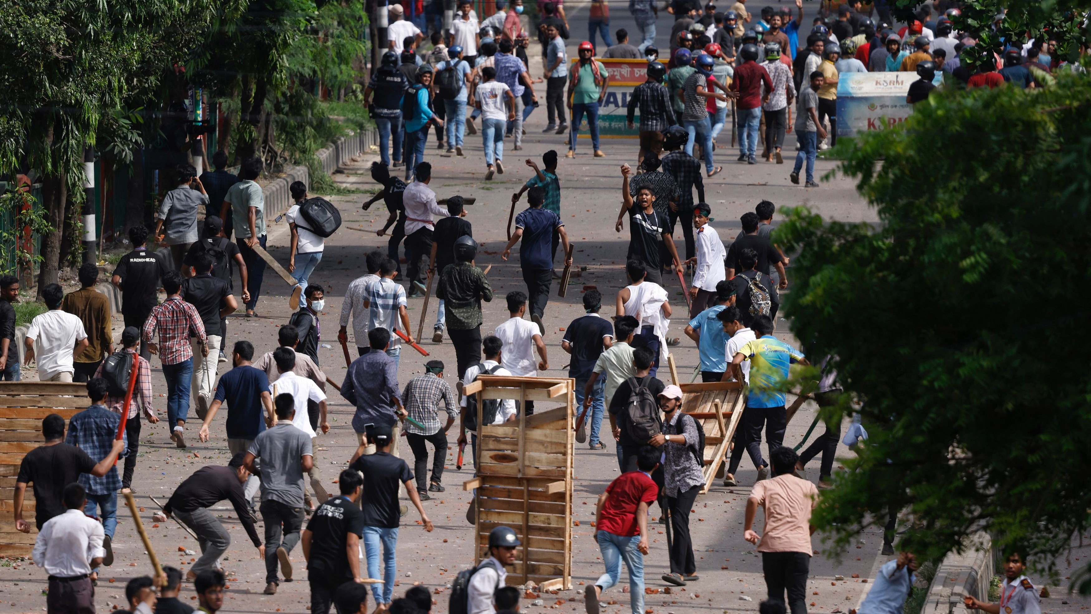 The demonstration escalated when pro-Awami League supporters intervened, entering the campus and violently attacked the students.