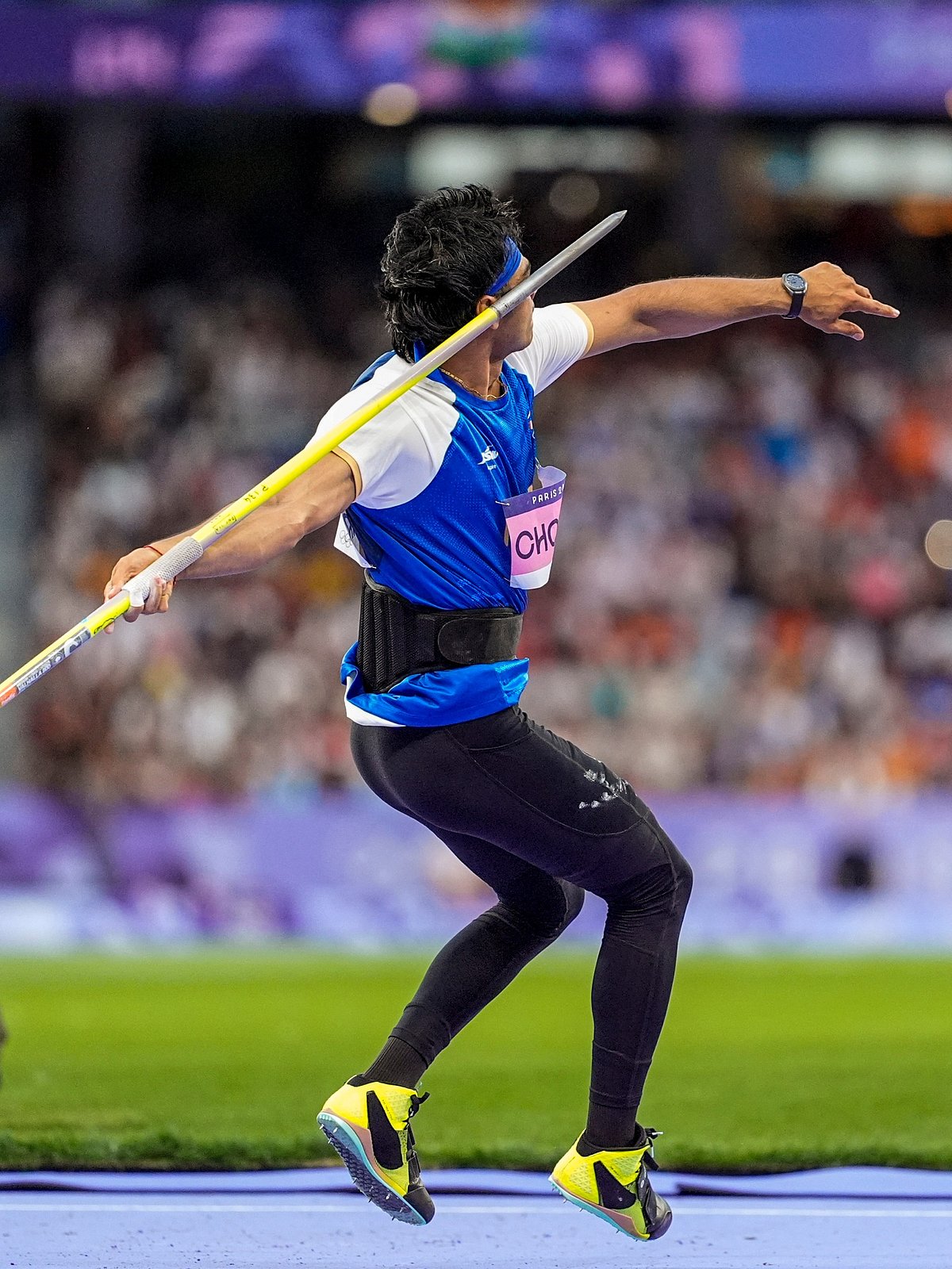 Olympics 2024: Neeraj Chopra wins silver, Pakistan's Arshad Nadeem takes  gold in javelin throw, image size:1200x1600