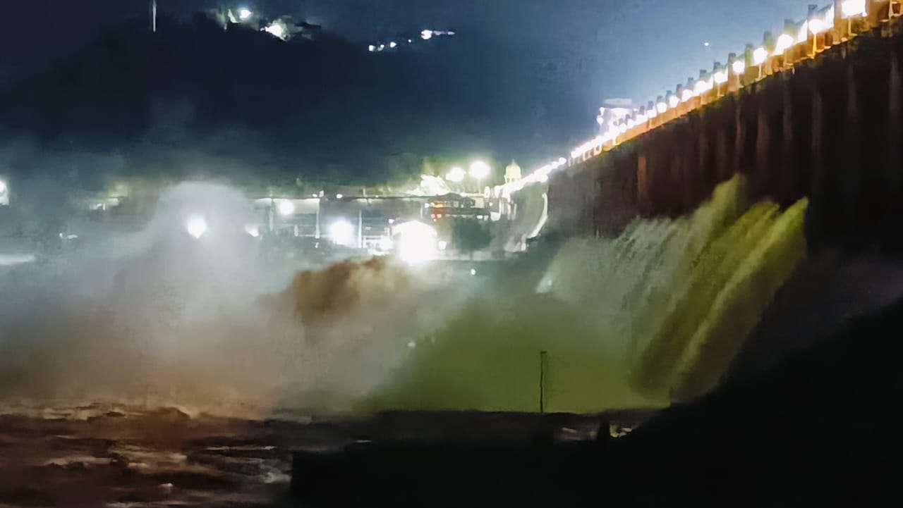 Tungabhadra dam gate: Krishna river riparian inhabitants cautioned