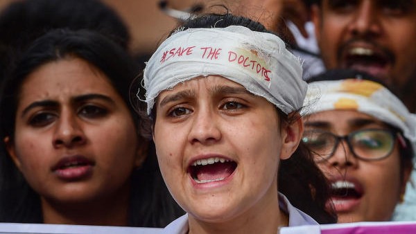Delhi doctors hold candle marches seeking justice for murdered Kolkata PG trainee