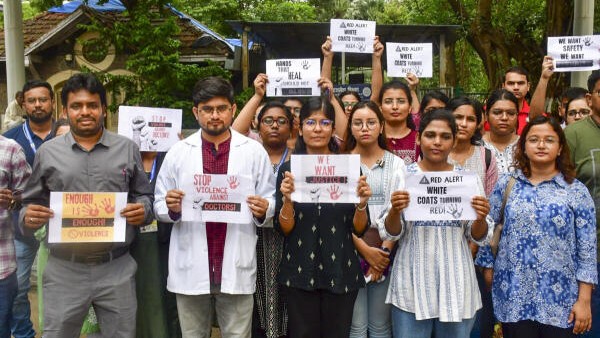 Kolkata doctor rape-murder: Maharashtra resident doctors’ strike intensifies as seniors join them