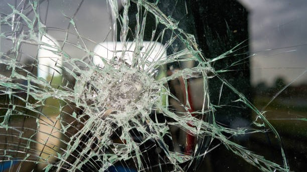 Bengaluru: Bouncer on bike plucks car’s wiper, smashes windshield