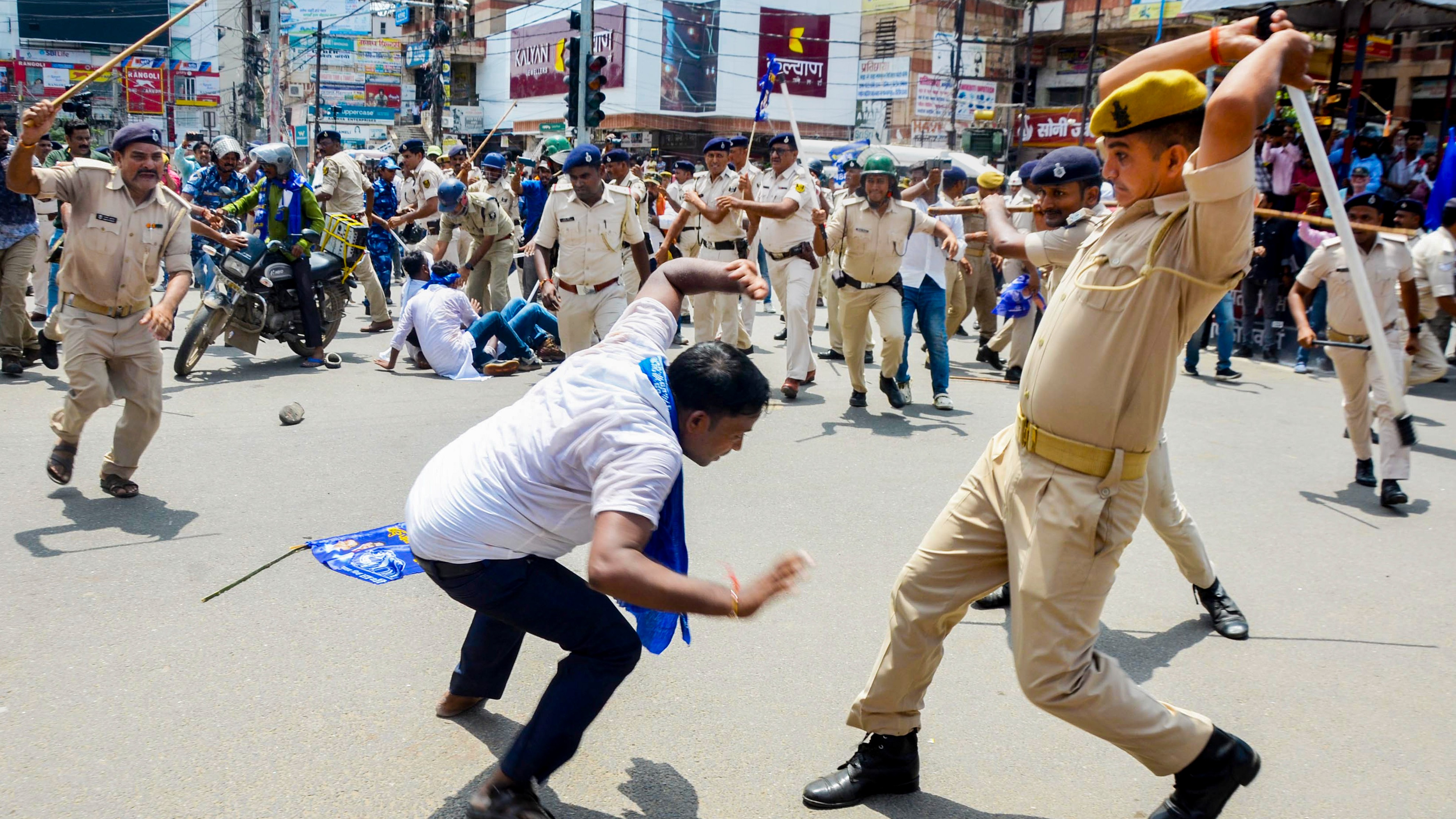 Bharat Bandh impacts life in pockets as roads, tracks blocked in some parts; Police lathicharge protesters in Patna