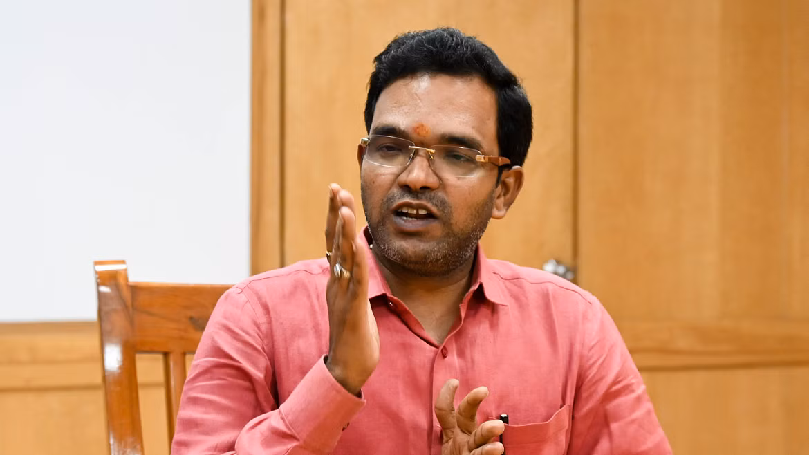 Ramprasat Manohar takes charge as 
KPTCL MD