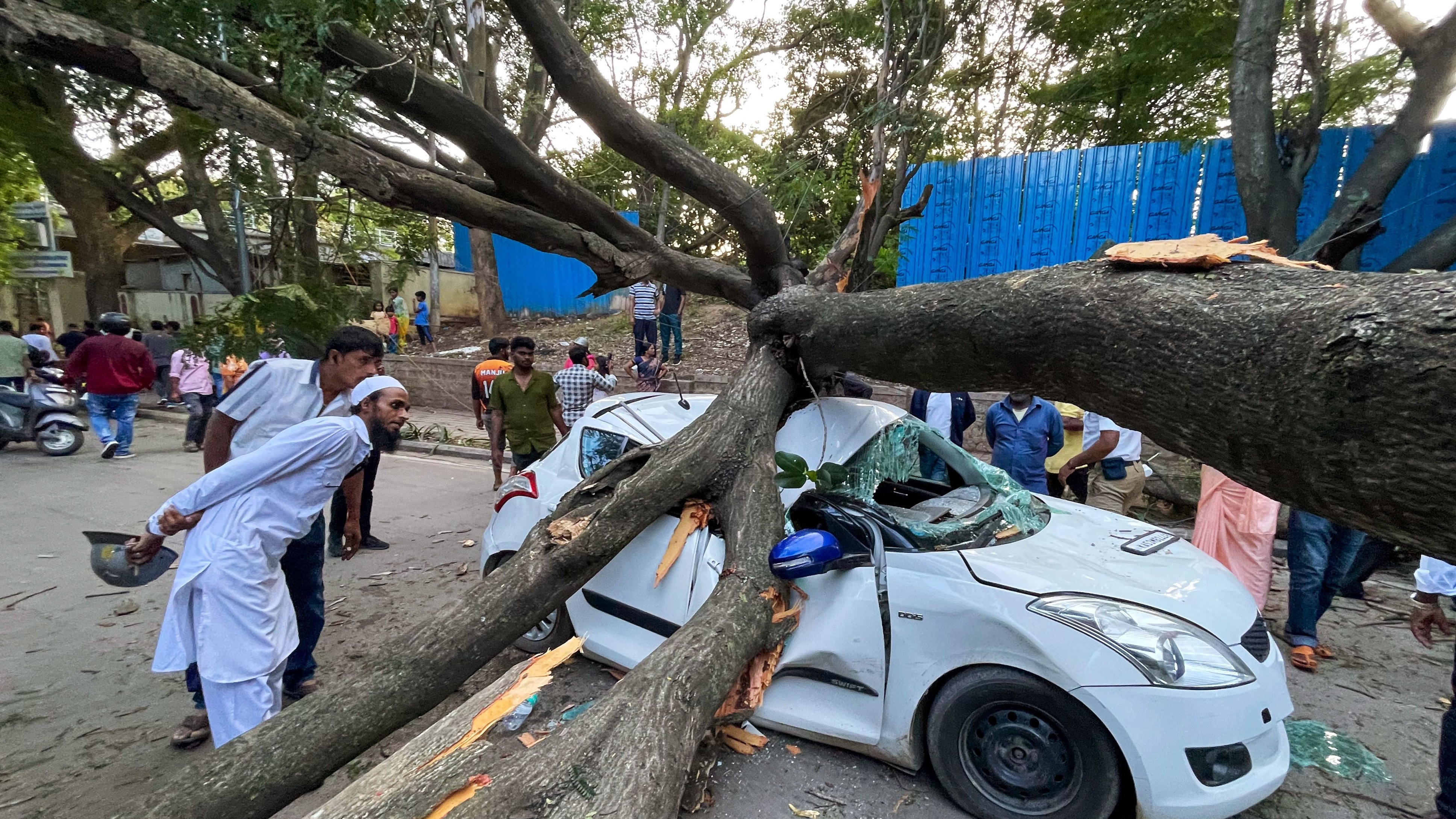 Three injured as giant tree collapses on car near Bengaluru's Anil Kumble Circle 