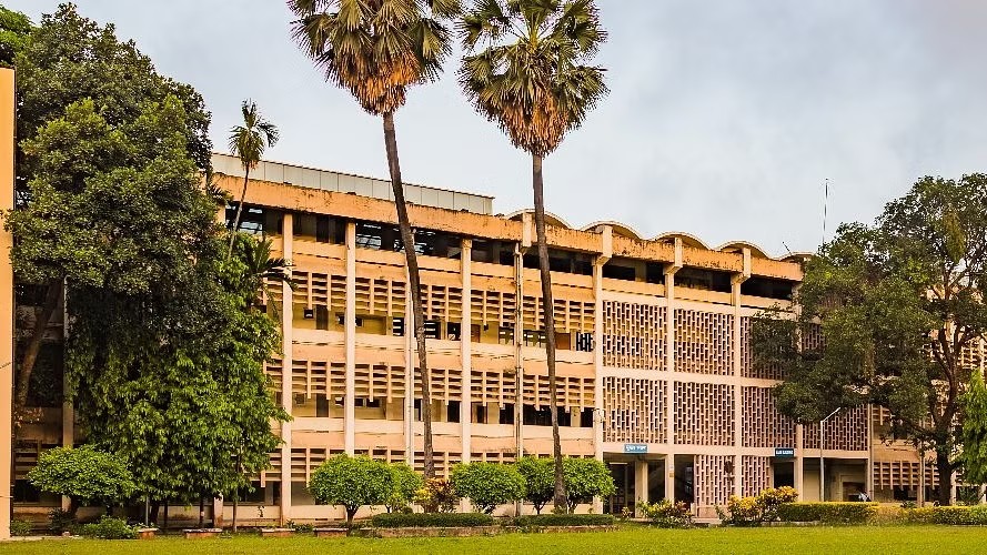 IIT Bombay placements: Minimum salary package falls to Rs 4 lakh per annum as only 75% students land jobs  