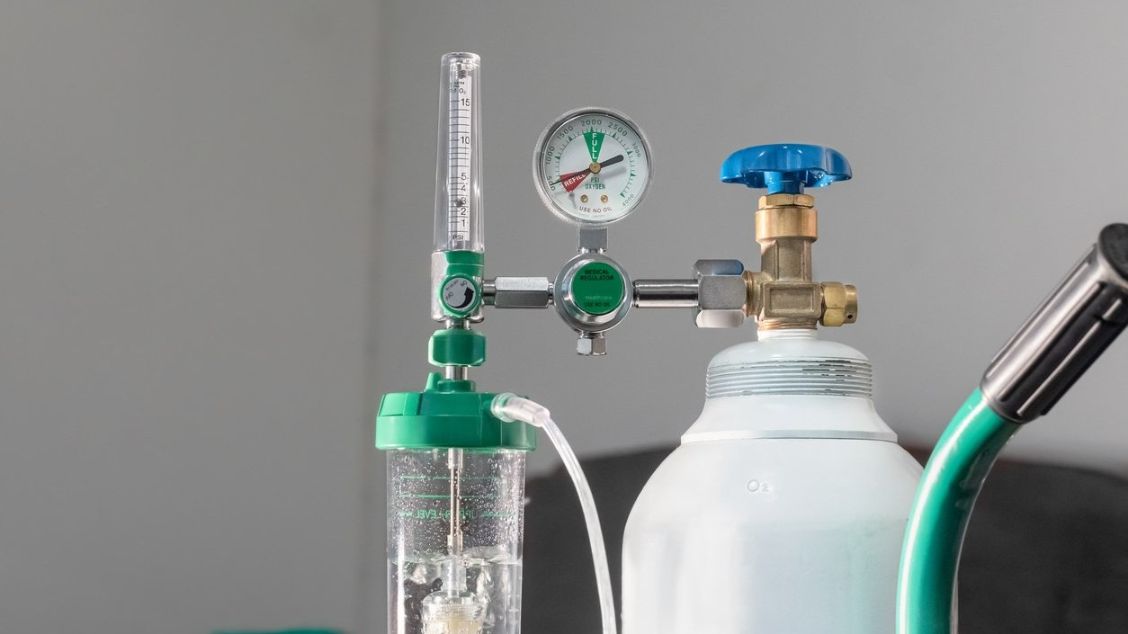 Oxygen tank flow meter cap bursts, injures female attendant at Trivandrum medical college