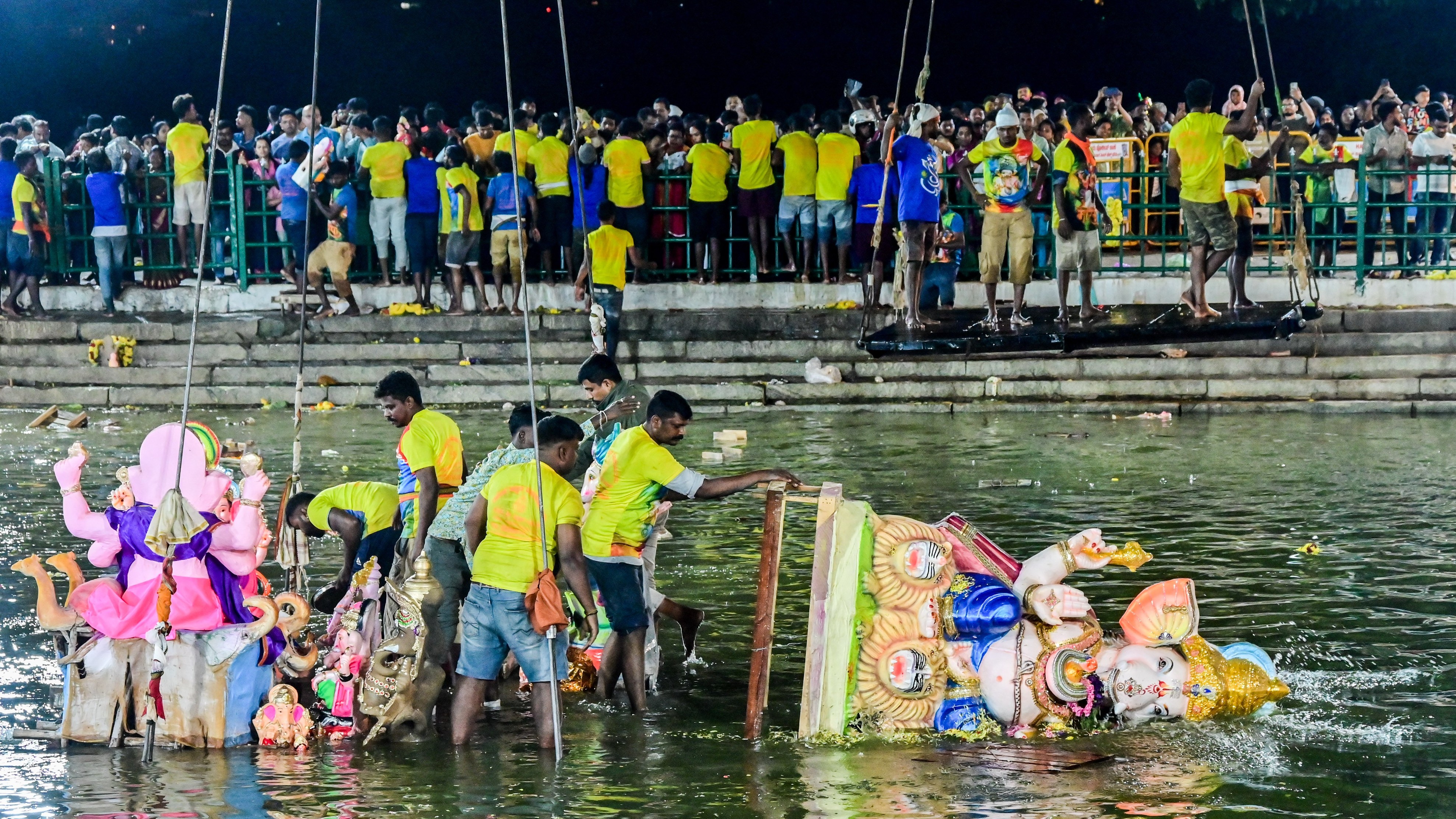 Yediyur lake brims with silt after excessive idol immersion  