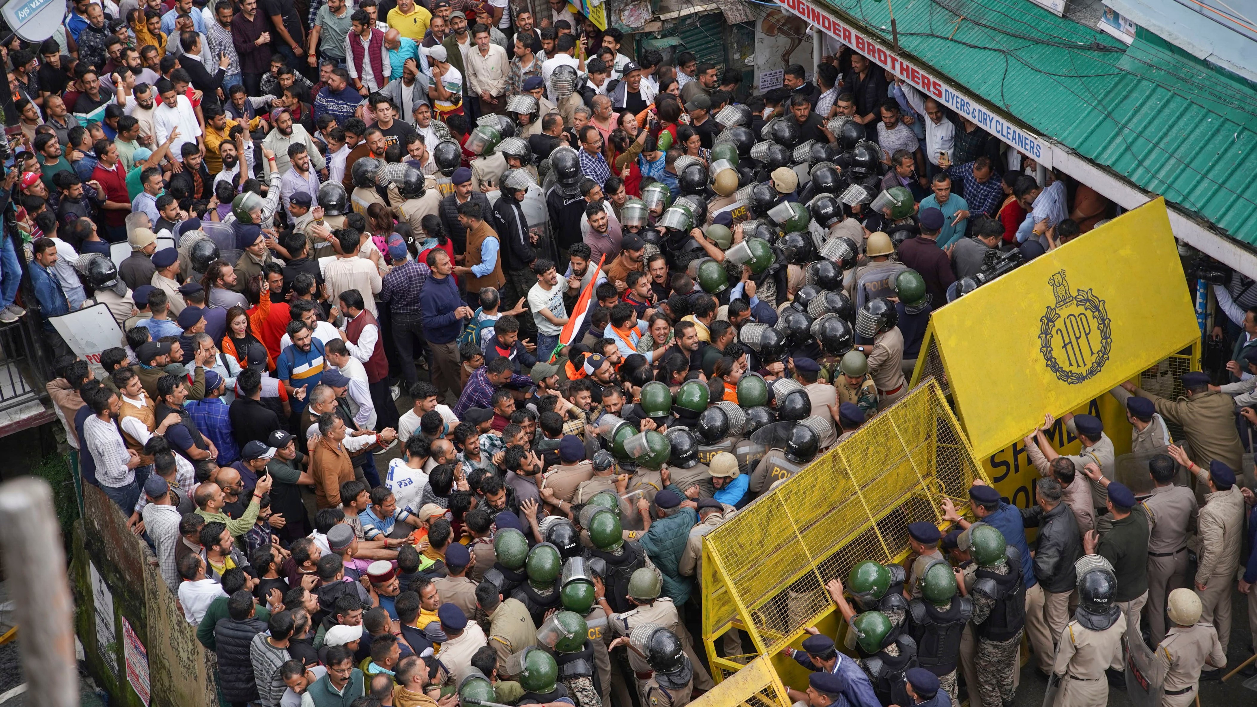 Hindu outfit protests demanding demolition of mosque in Uttarkashi, 27 hurt in police lathi-charge
