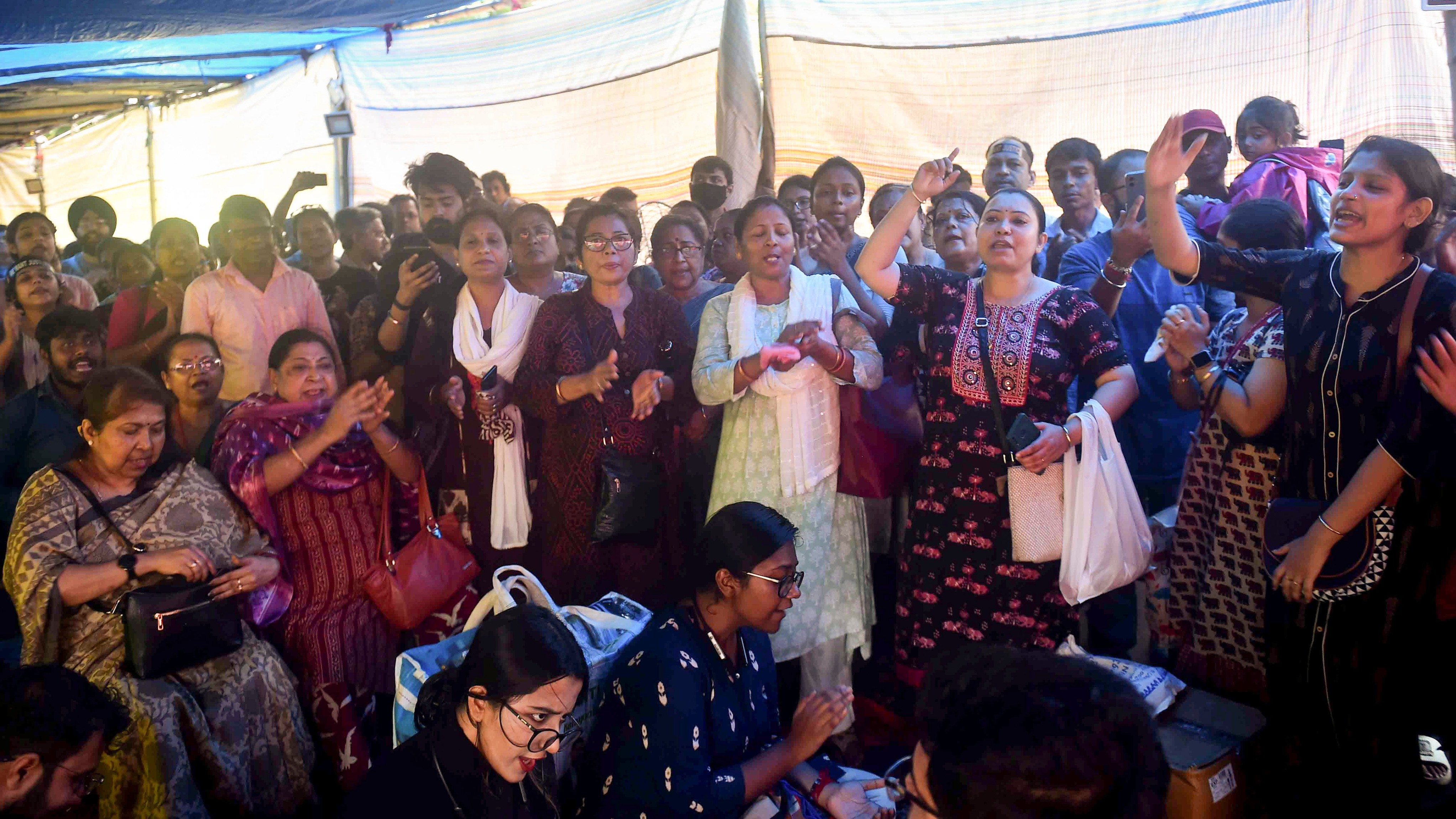 Doctors take out protest march demanding justice for R G Kar victim