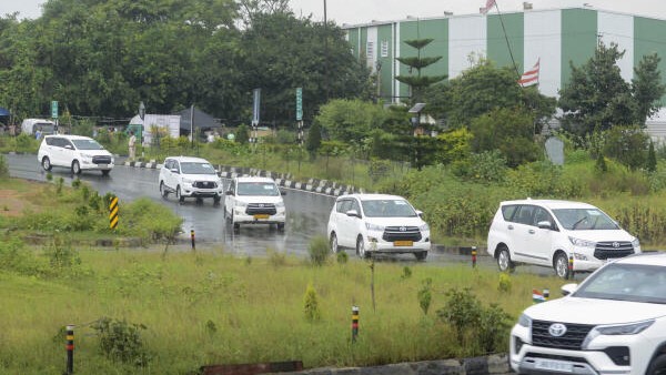 PM Modi heads for Jamshedpur via road from Ranchi airport to attend BJP rally