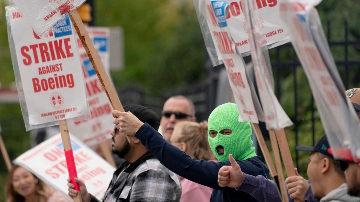 Boeing strike enters fourth day as fresh talks loom