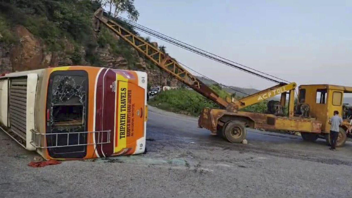 44 injured as bus overturns in UP's Sonbhadra