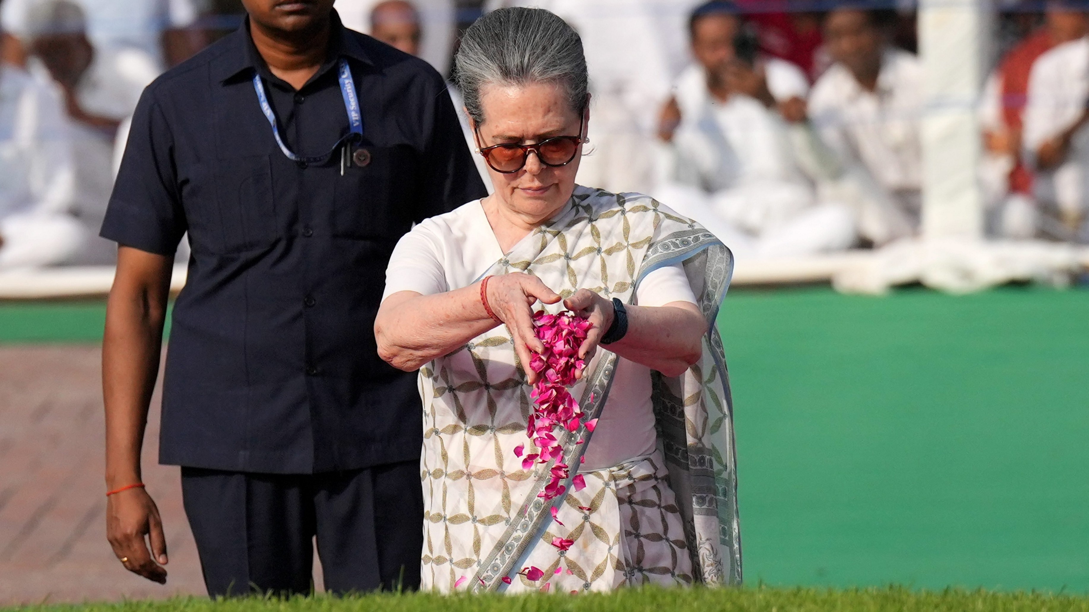 PMML Society member writes to Sonia Gandhi, seeks access to Nehru papers