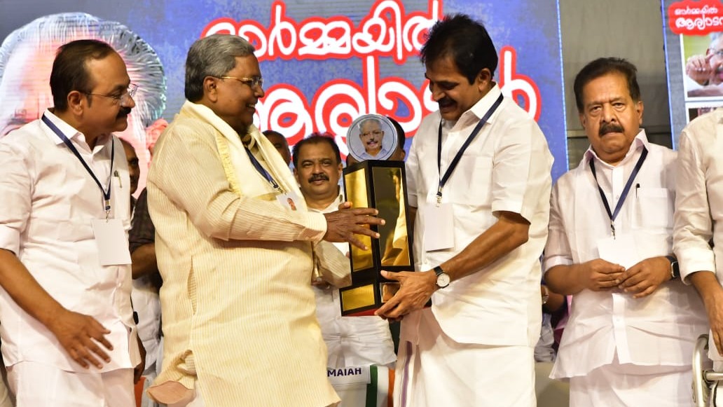 Siddaramaiah thanks K C Venugopal for saving his political career