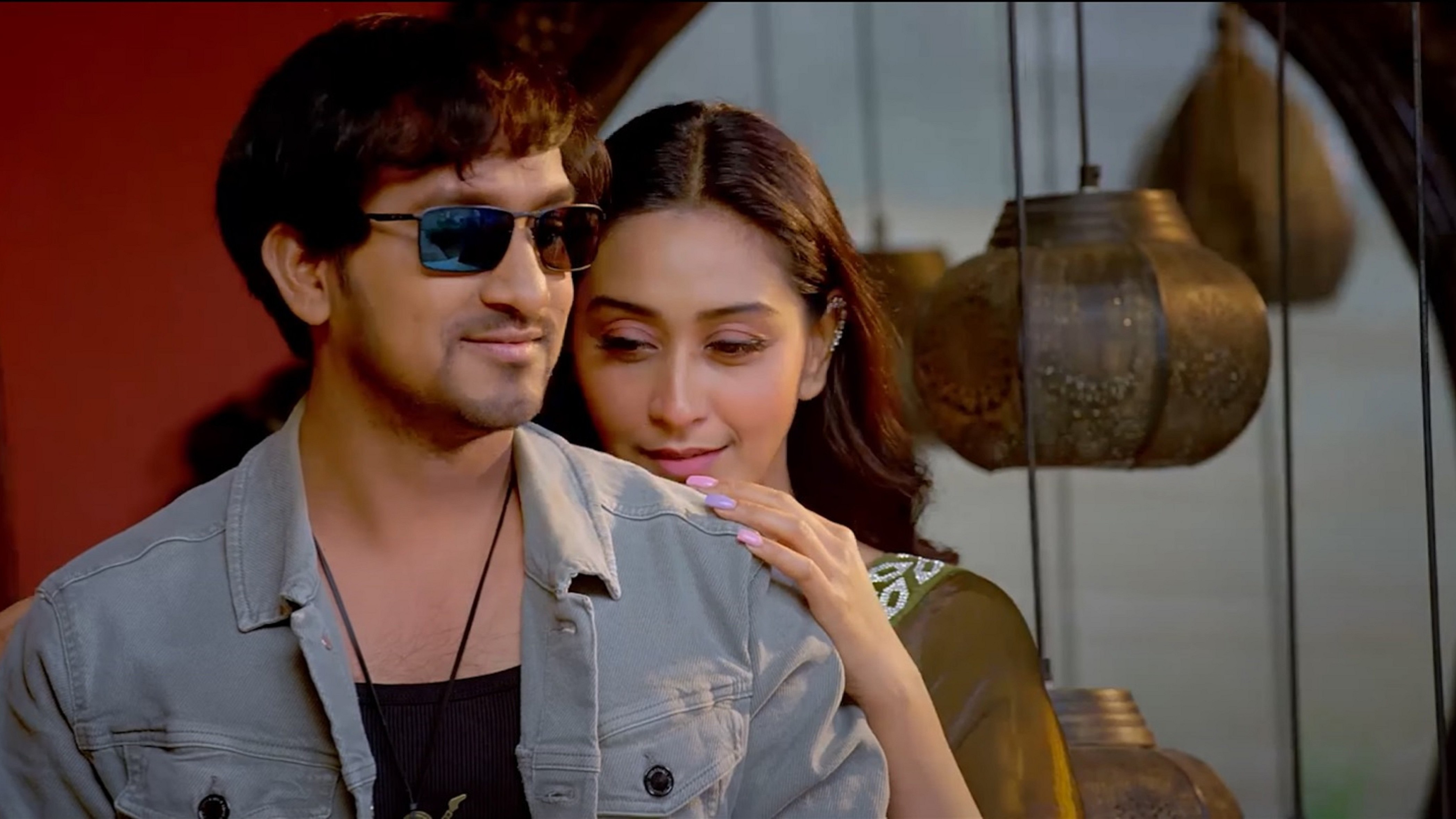 'Sanju' movie review: No spark in this love story 
