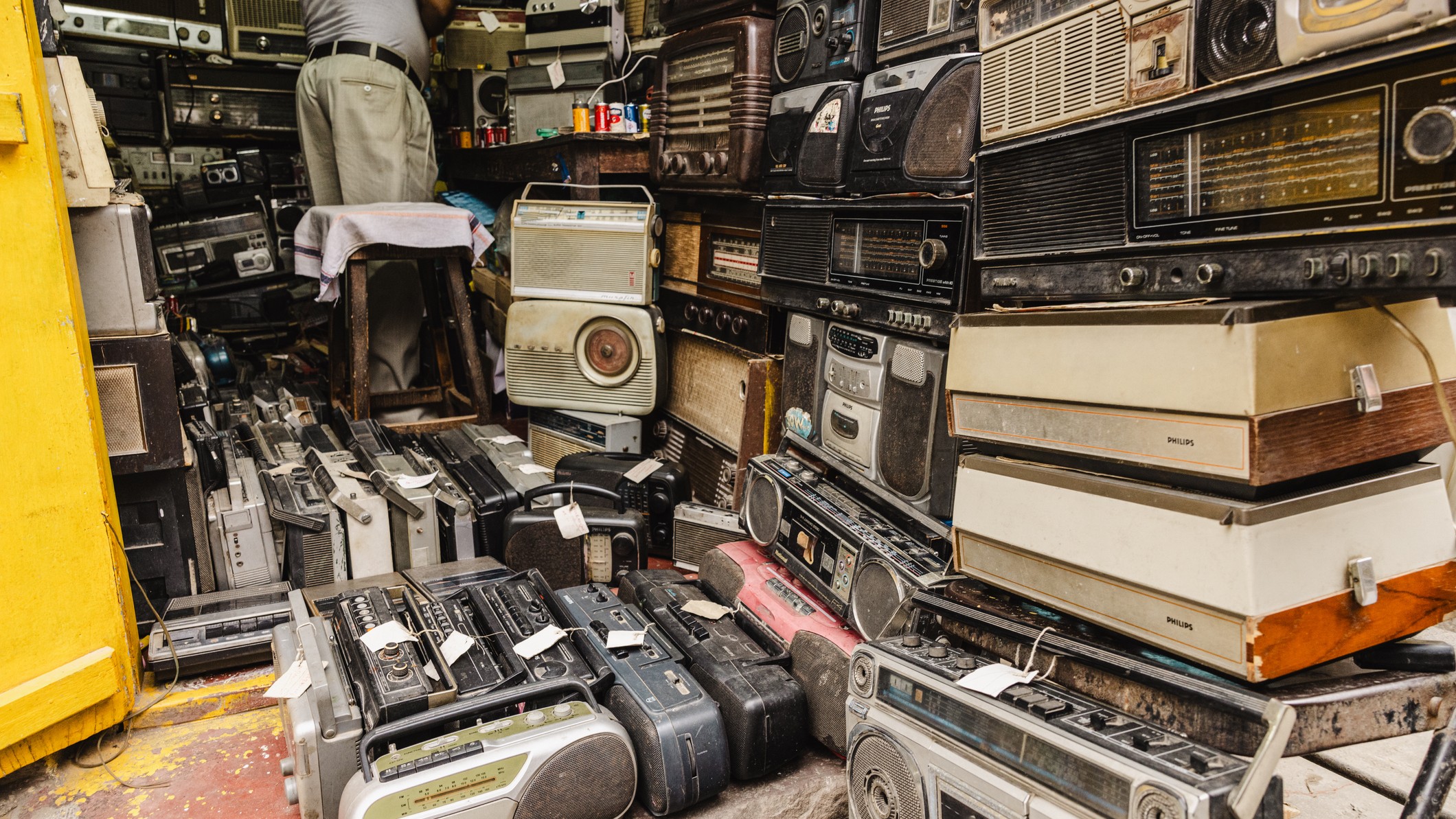 Amroha's 'Radio Man' sets Guinness World Record for unmatched collection