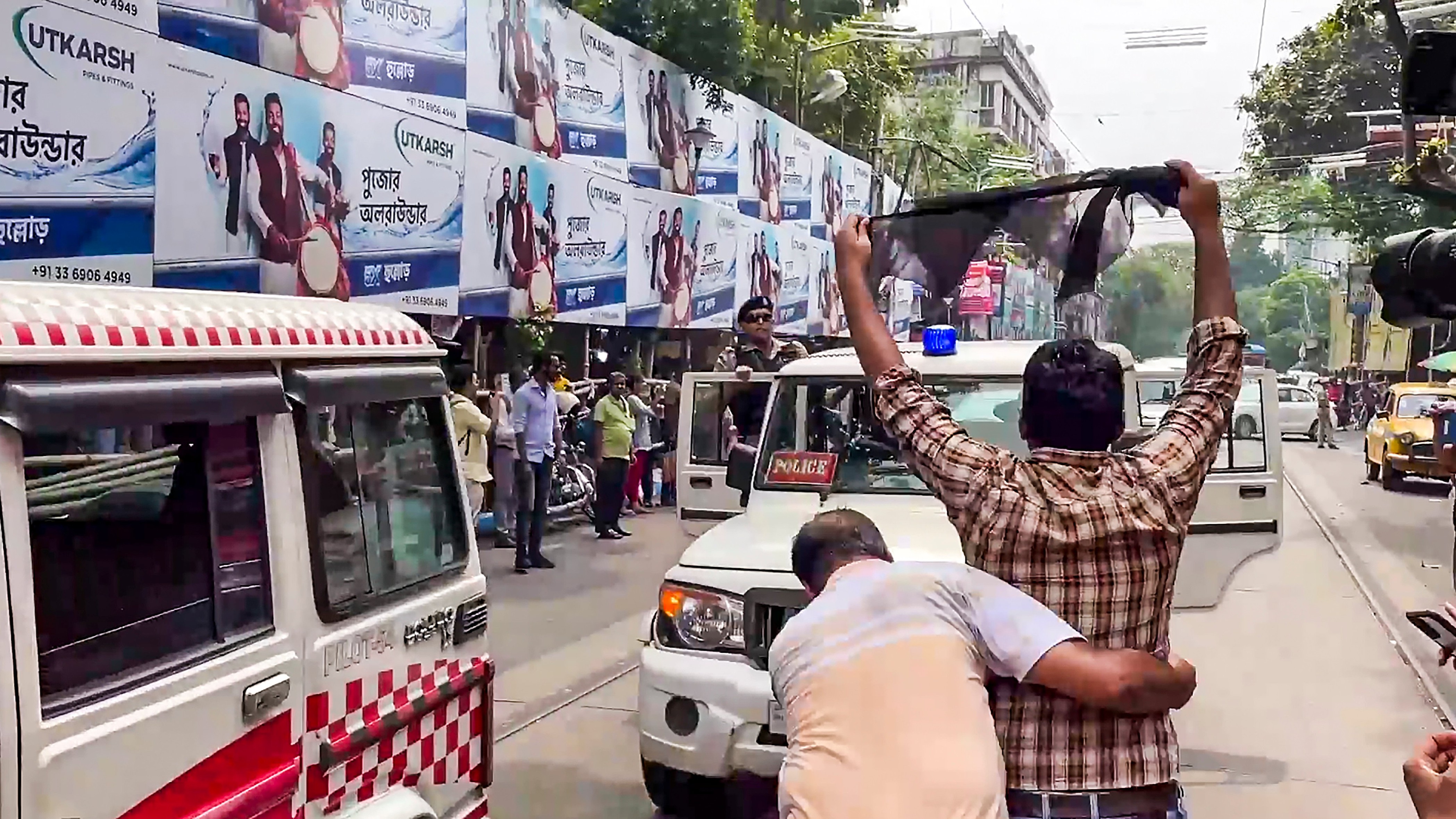 Everyone has right to protest: Governor  after TMCP supporters show black flags outside CU